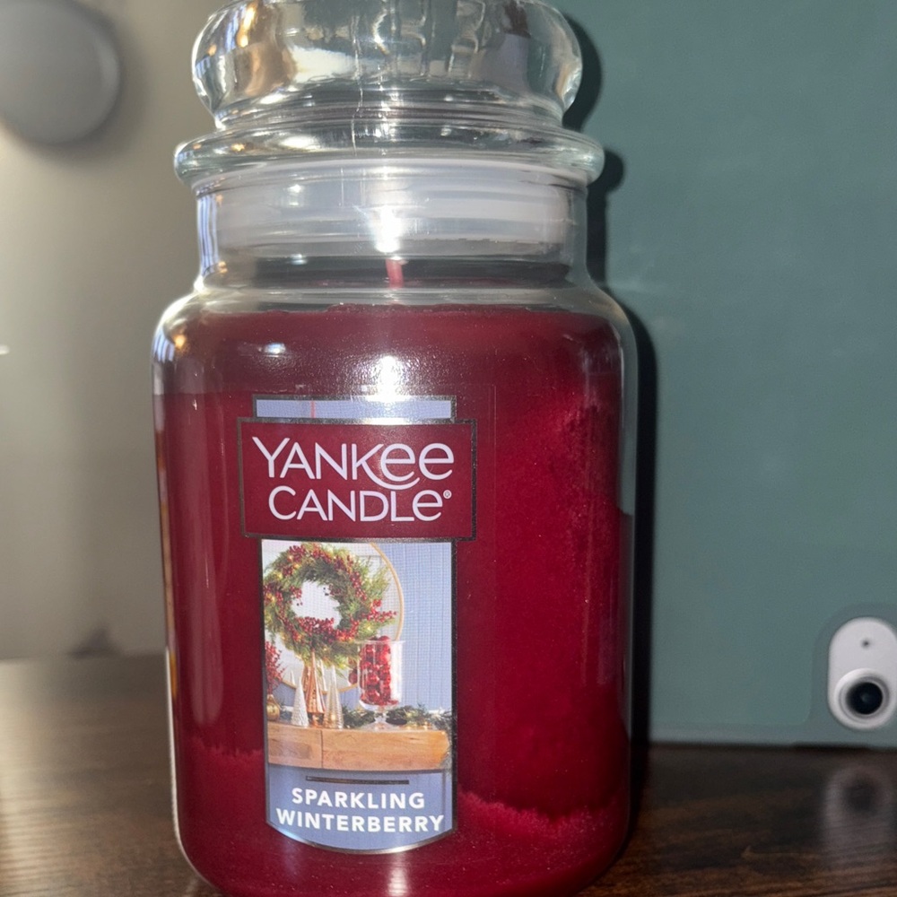 Yankee Candle Sparkling Winterberry Red Jar 22 oz